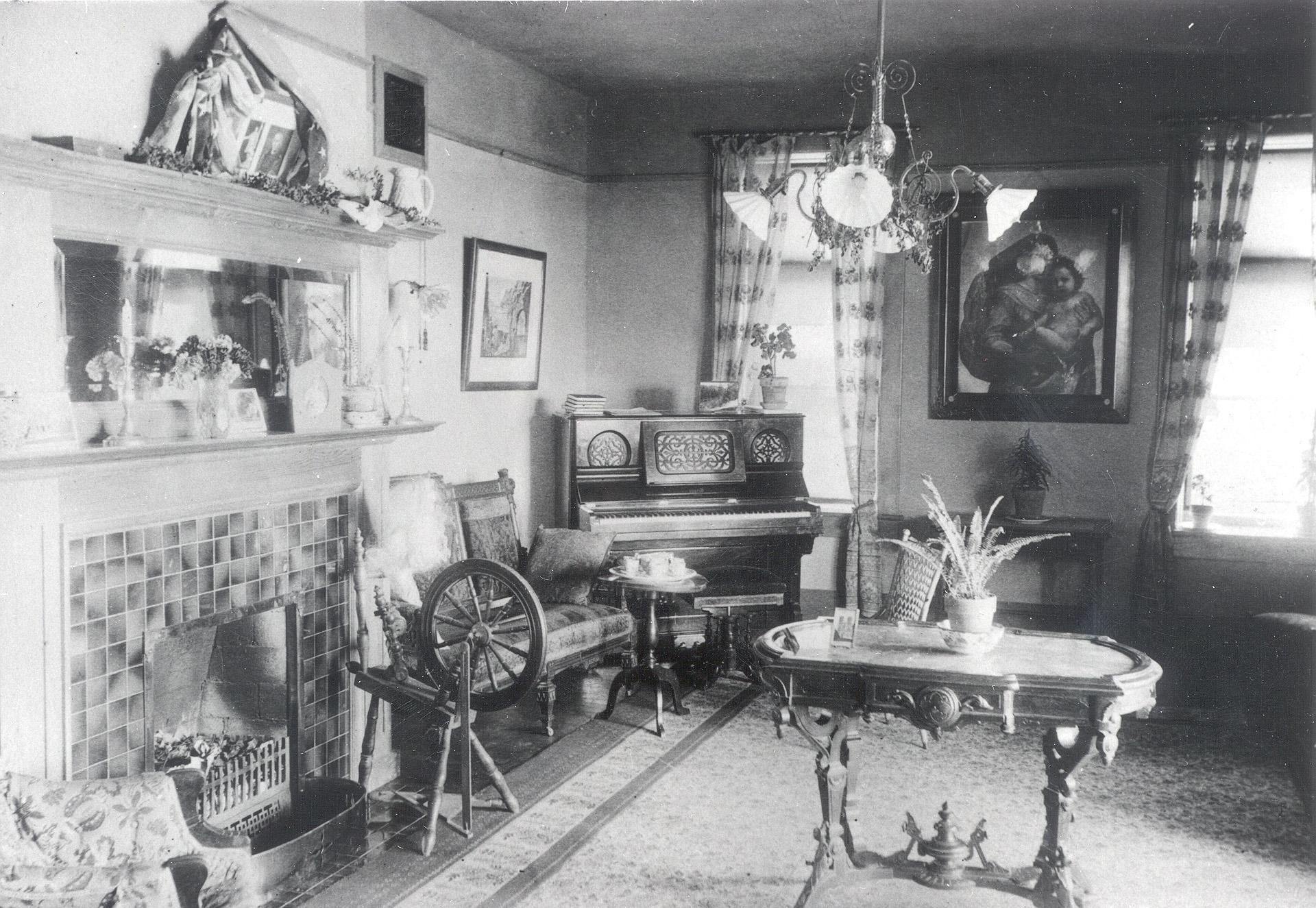 Montgomery Hall Parlor 1890's <span class="cc-gallery-credit"></span>